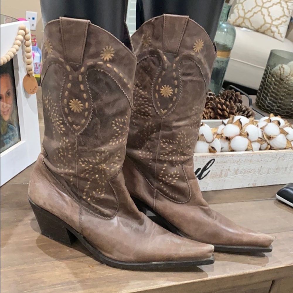 Cowboy boots! Made in Spain with great detail